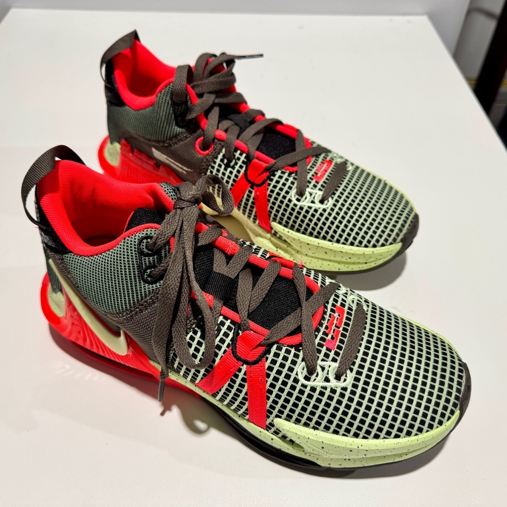 Nike WitnessVII HO22 Men's Black and Red Athletic Shoes New